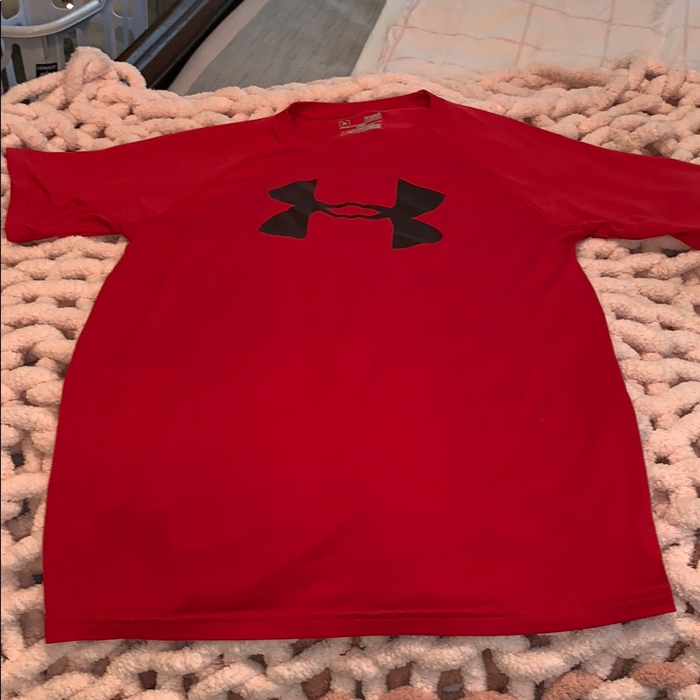 🌸🌸UNDER ARMOUR SHORT SLEEVE SHIRT🌸🌸